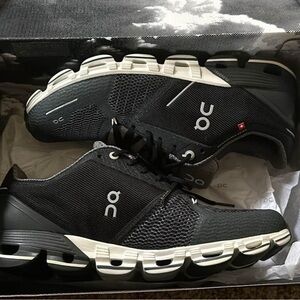 Men’s cloudflyer shoe size 8